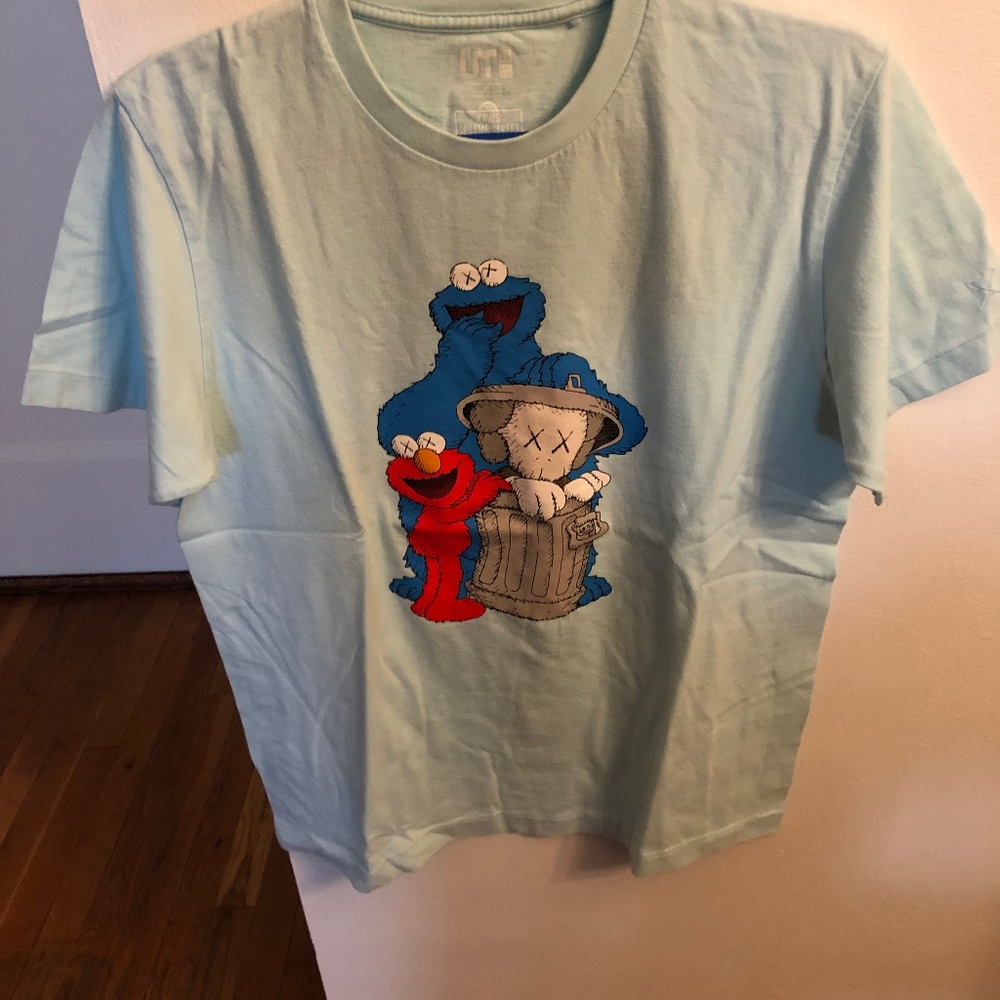 KAWS Men’s Uniqlo t shirt